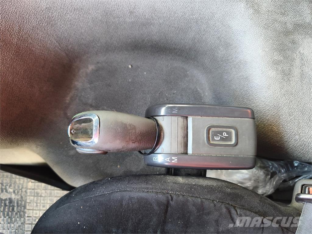 Volvo FM 380 6X2 شاحنات بمقصورة وهيكل