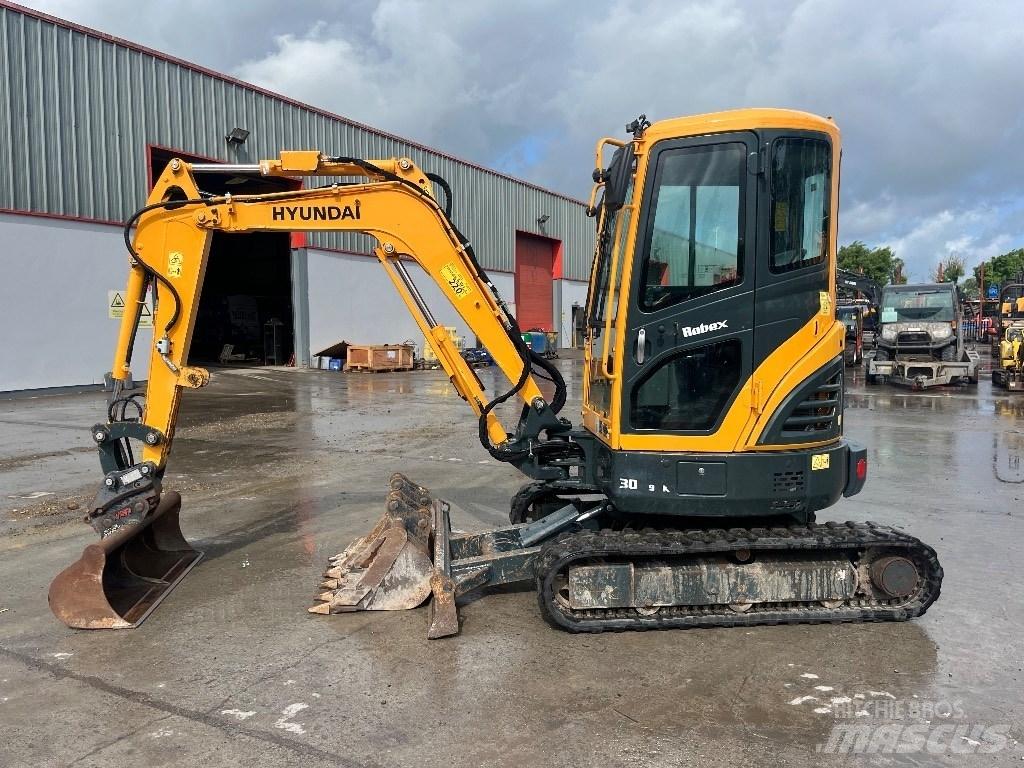 Hyundai R30 Z-9AK حفارات صغيرة أقل من 7 طن (حفارات صغيرة)
