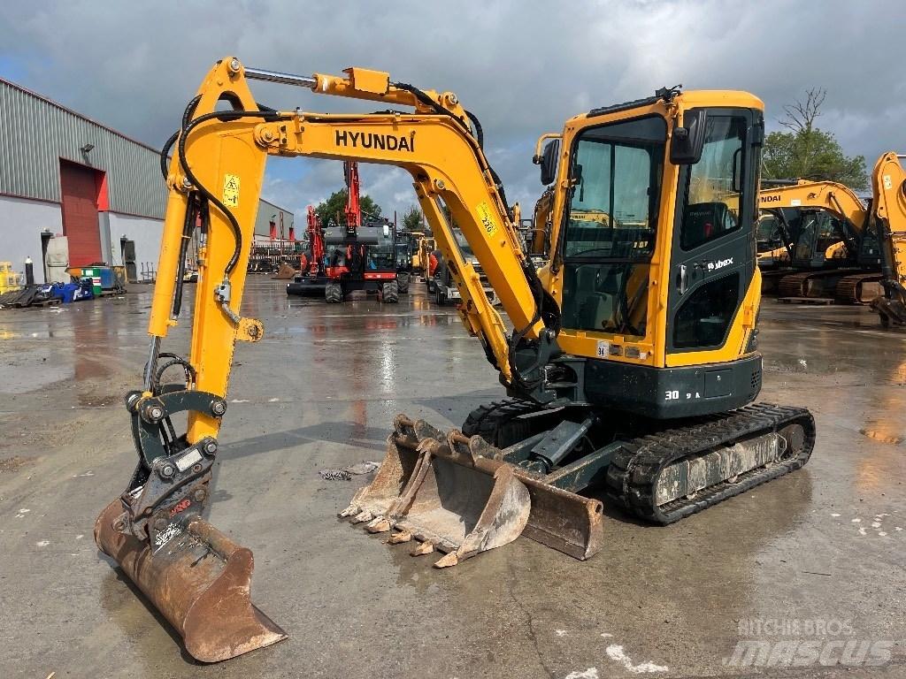 Hyundai R30 Z-9AK حفارات صغيرة أقل من 7 طن (حفارات صغيرة)