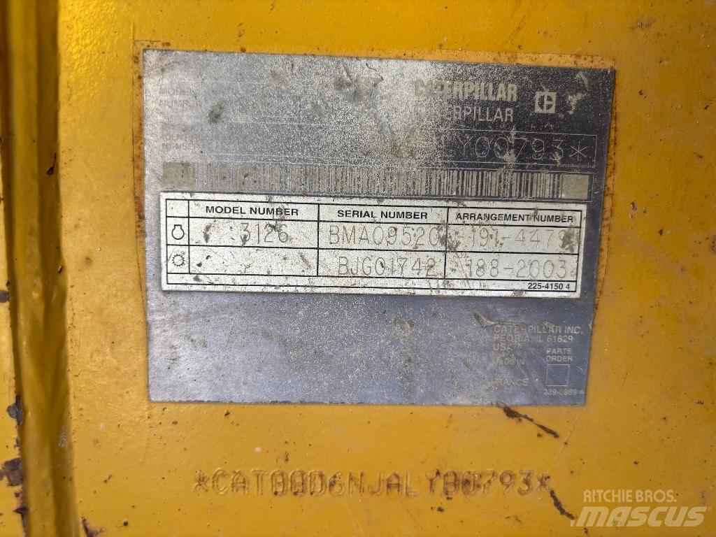 CAT D 6 N LGP بلدوزرات مجنزرة