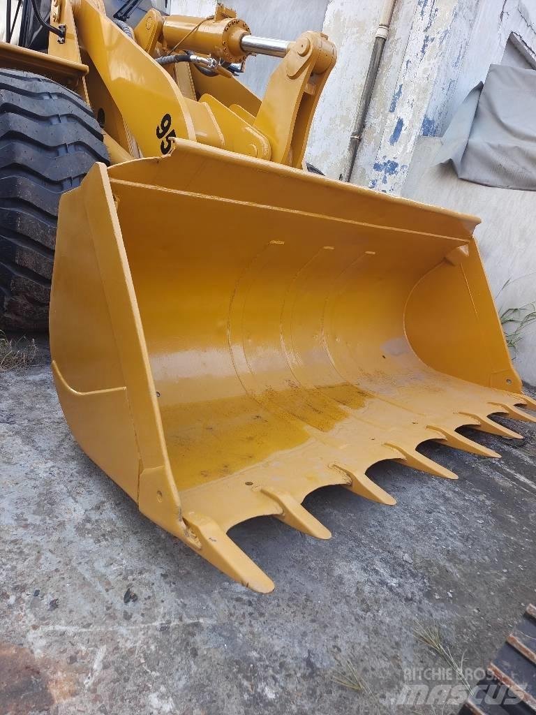 CAT 950 G لوادر بعجل
