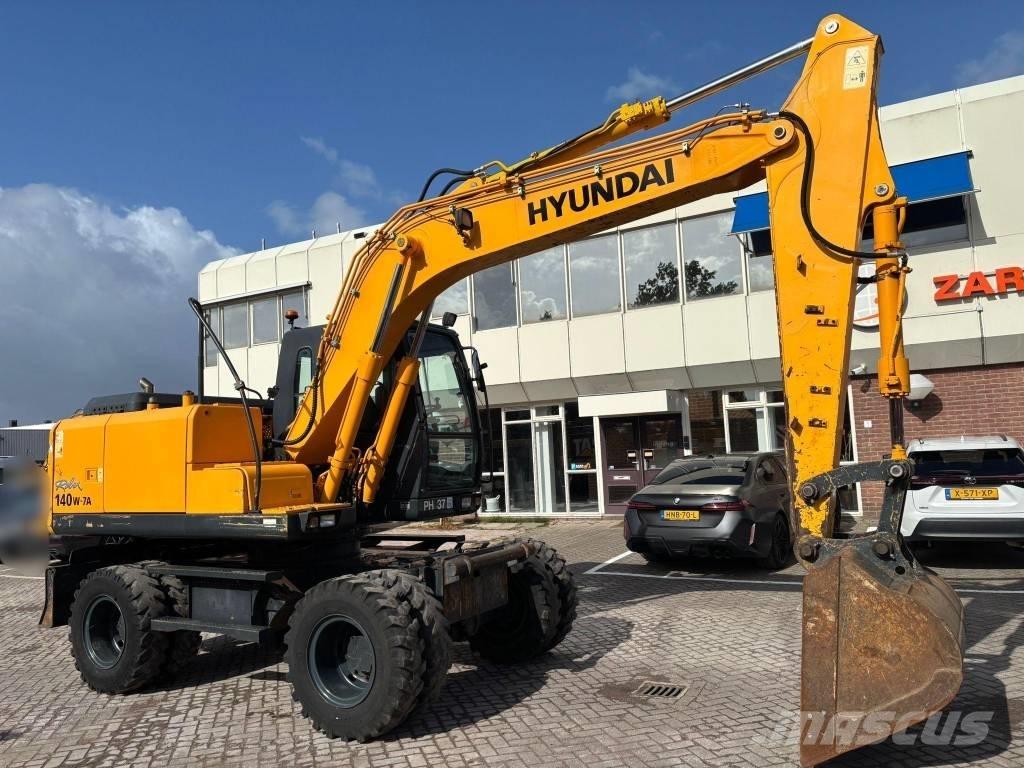 Hyundai 140W-7A حفارات بعجل