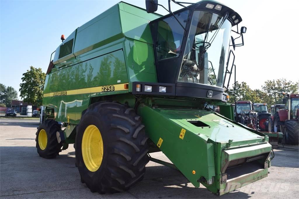 John Deere 2064 حصادات