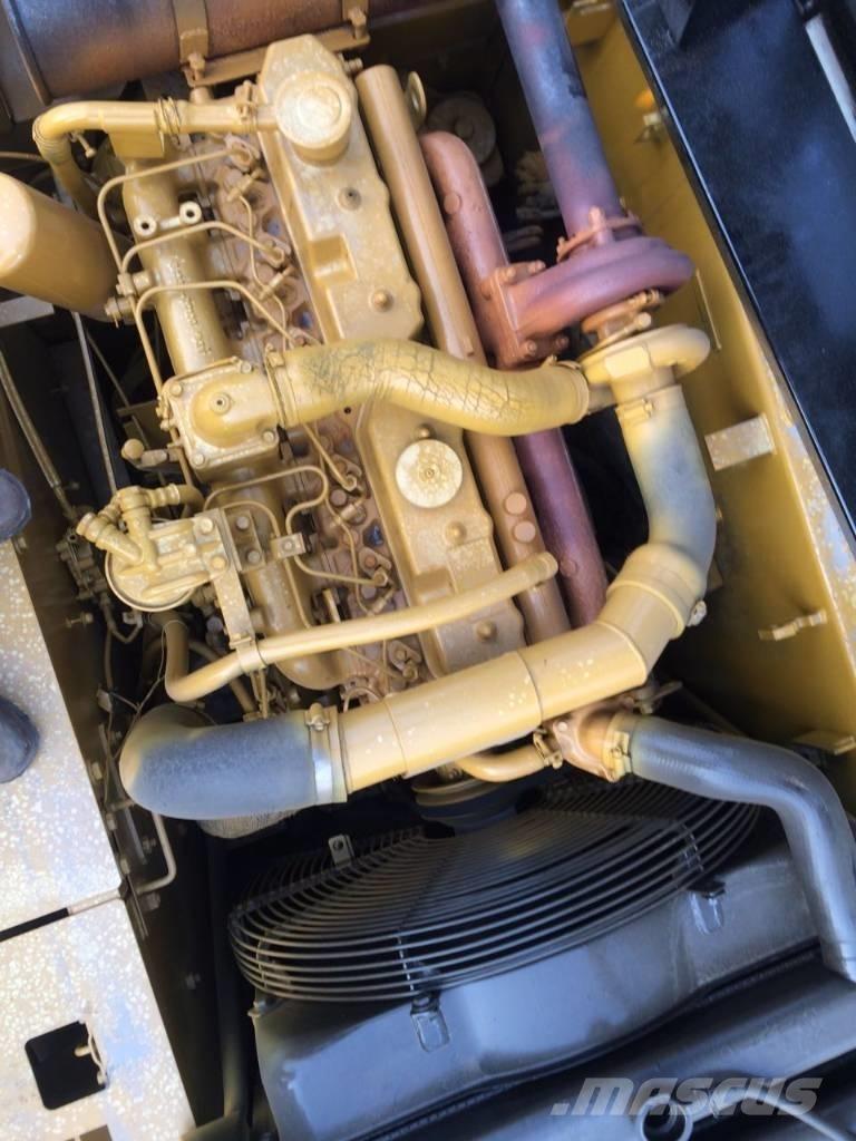 CAT 320 B حفارات زحافة