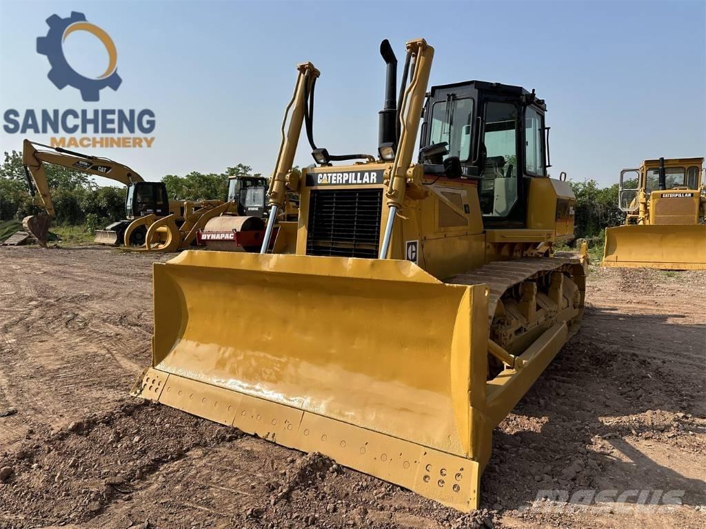 CAT D6G بلدوزرات مجنزرة