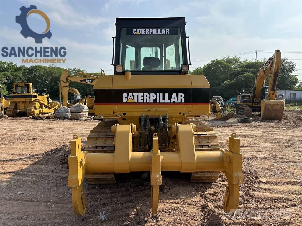 CAT D6G بلدوزرات مجنزرة