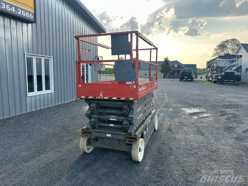SkyJack SJ 4632 رافعات مقصية الشكل