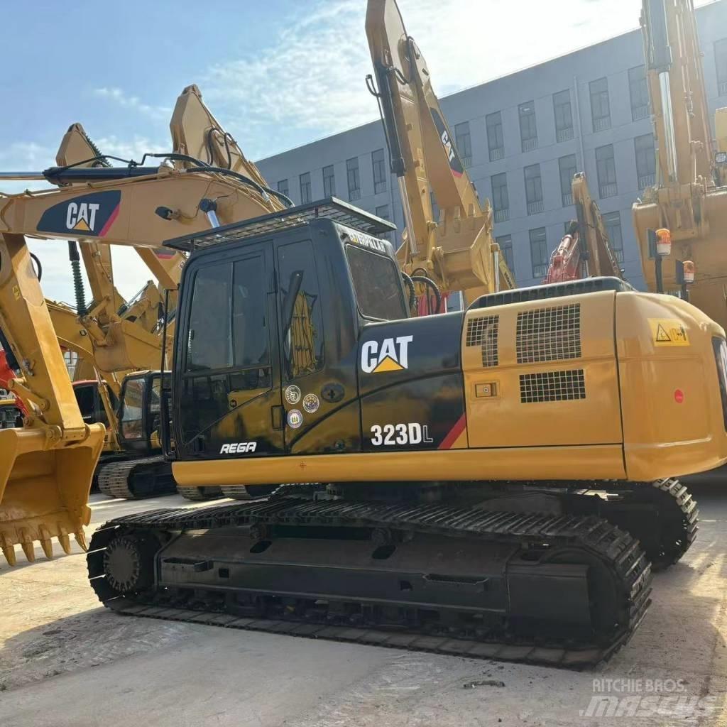 CAT 323 D L حفارات زحافة
