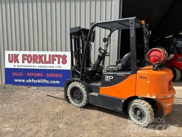 Doosan G 30 E-5 شاحنات LPG