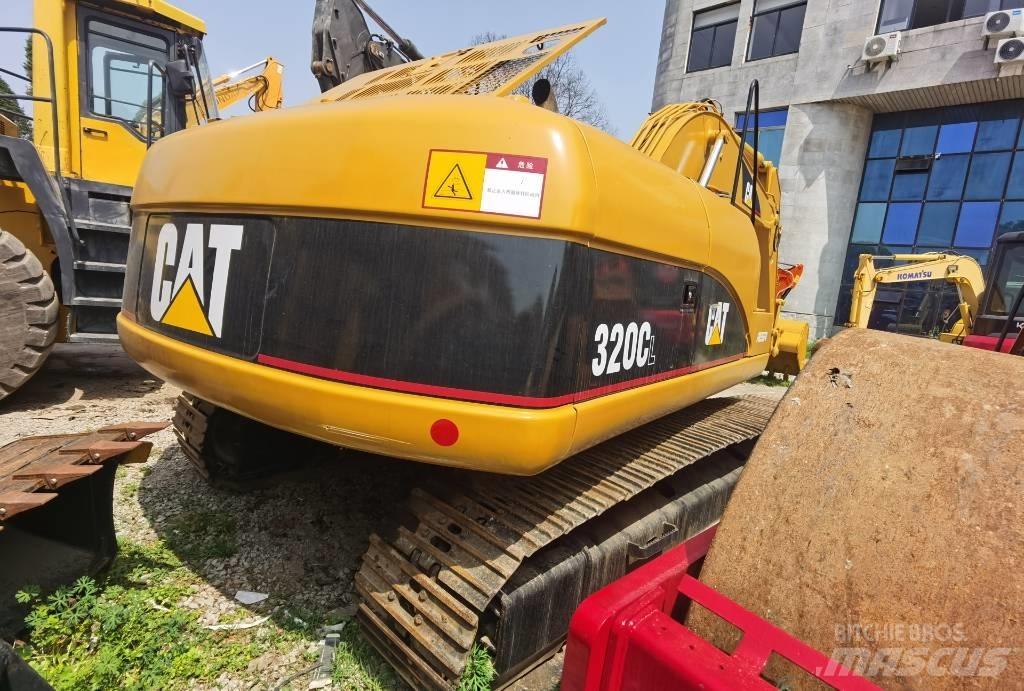 CAT 320 C L حفارات زحافة