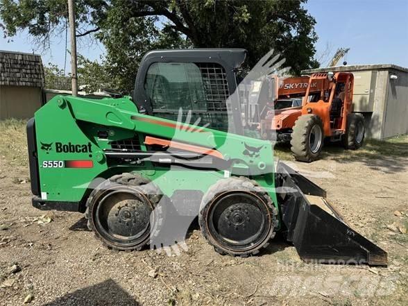 Bobcat S550 لوادر انزلاقية التوجيه