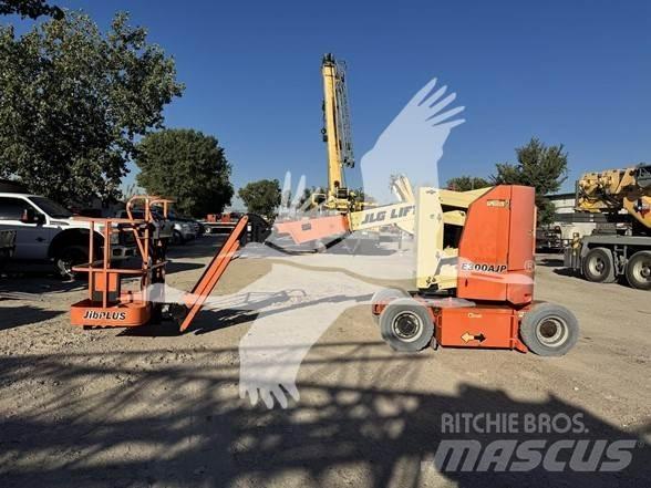 JLG E300AJP رافعات سلة مفصلية