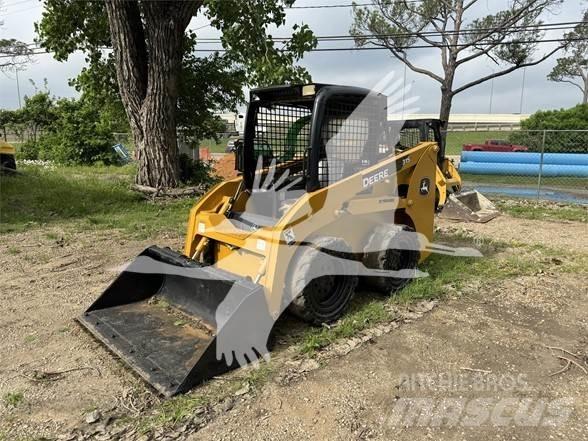 John Deere 315 لوادر انزلاقية التوجيه