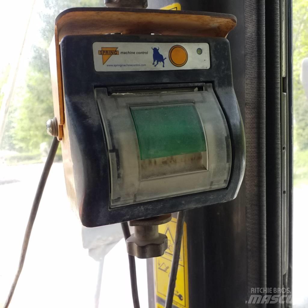 Hitachi ZW 220 لوادر بعجل