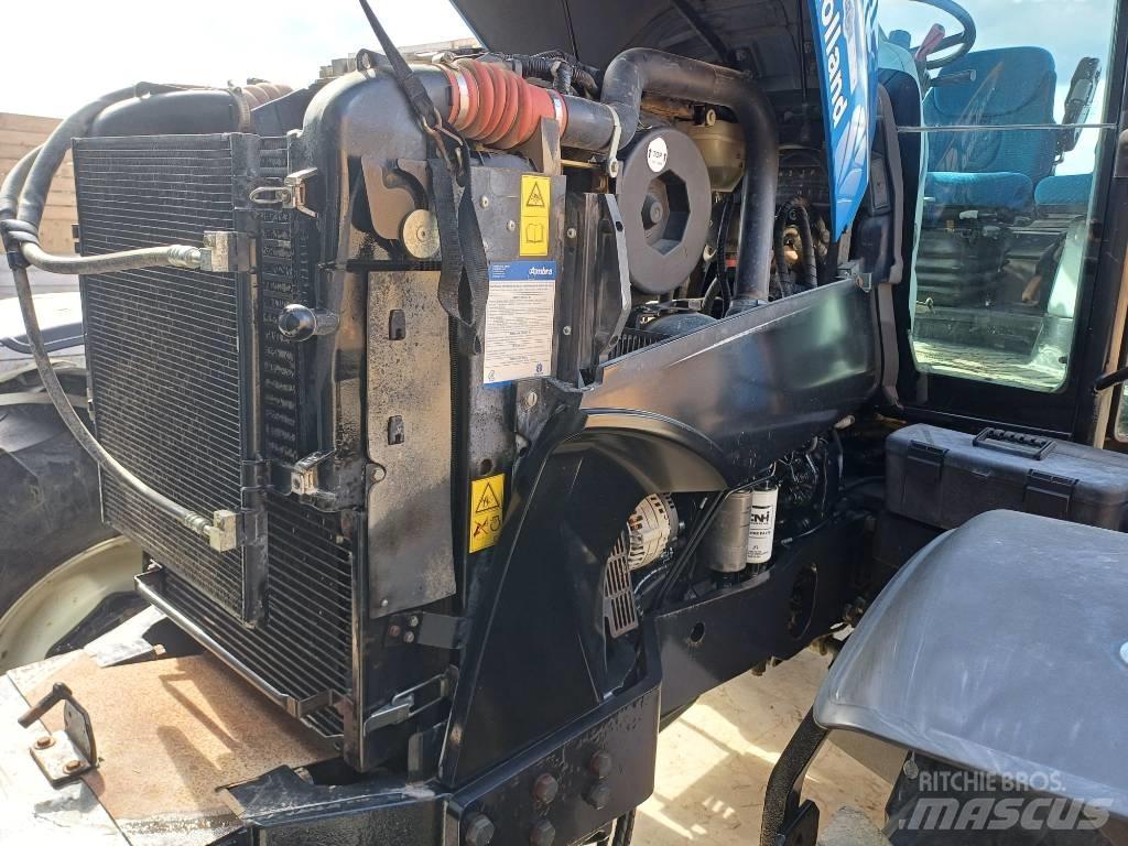 New Holland T7030AC الجرارات