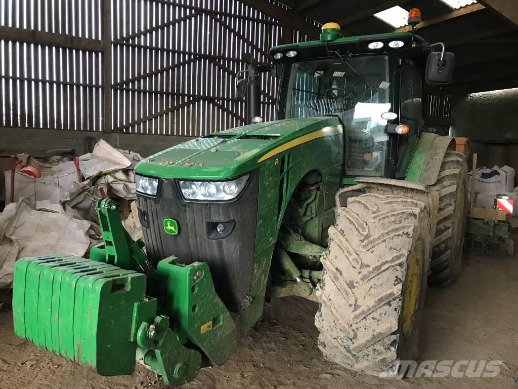John Deere 8260 R الجرارات