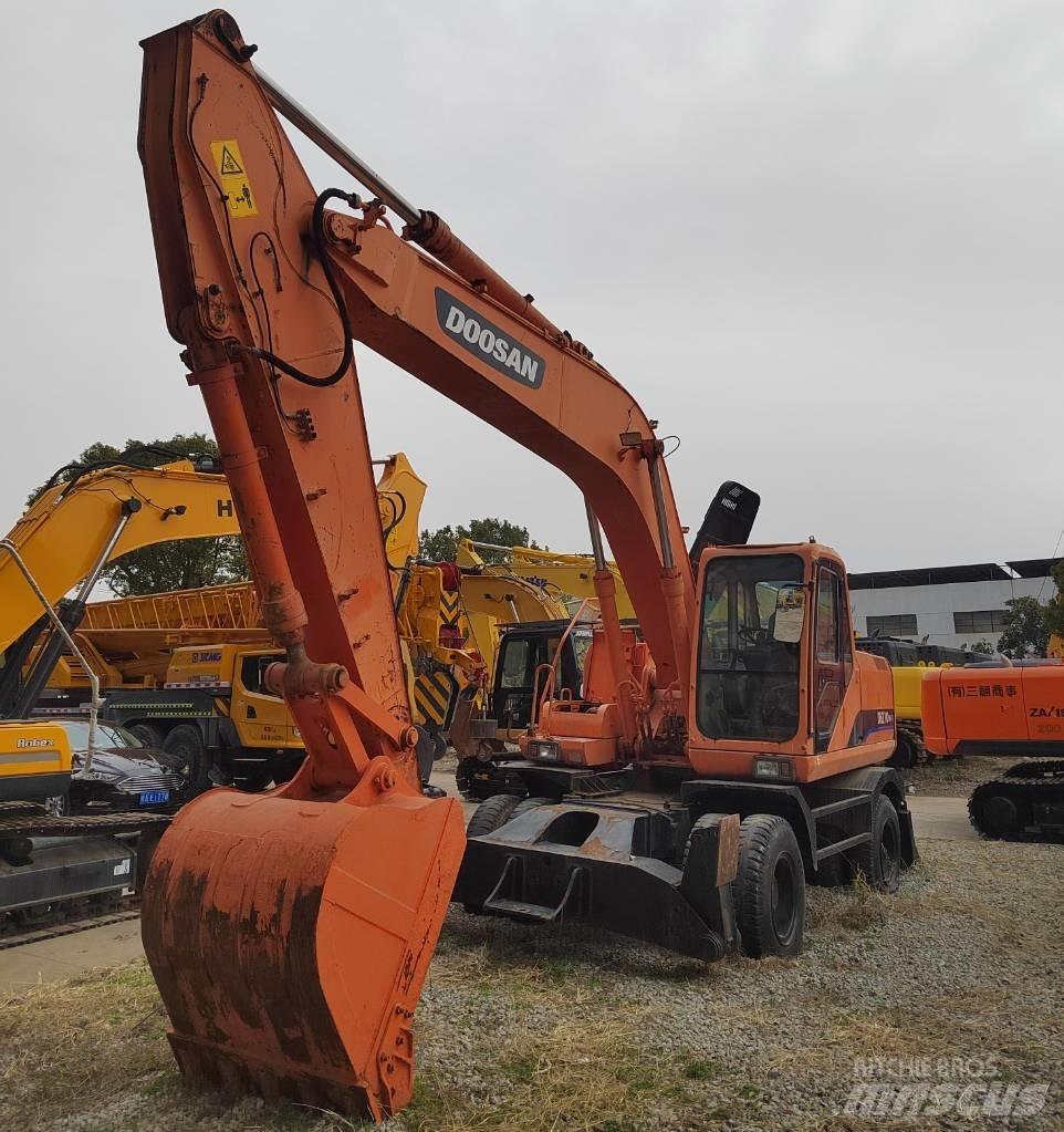 Doosan DH 210 W-7 حفارات بعجل