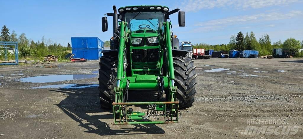 John Deere 6215R الجرارات