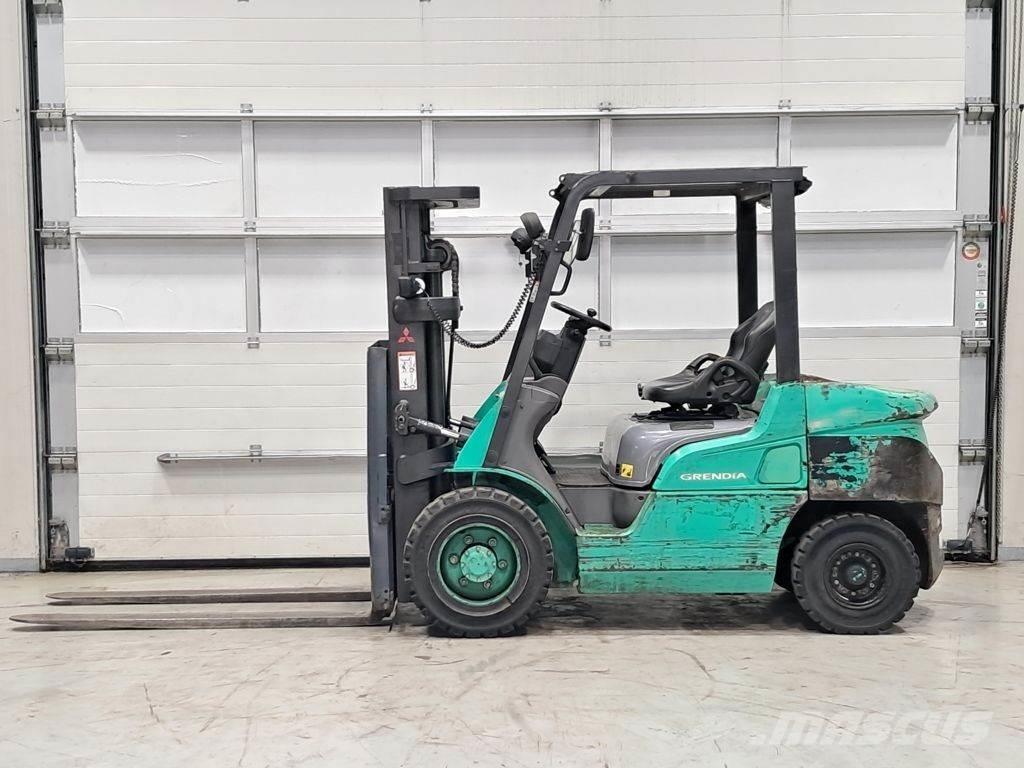 Mitsubishi FD30NT شاحنات الديزل