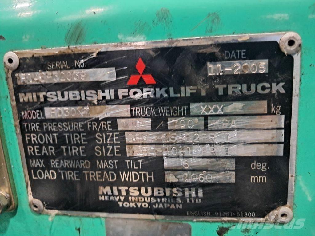 Mitsubishi FD30NT شاحنات الديزل