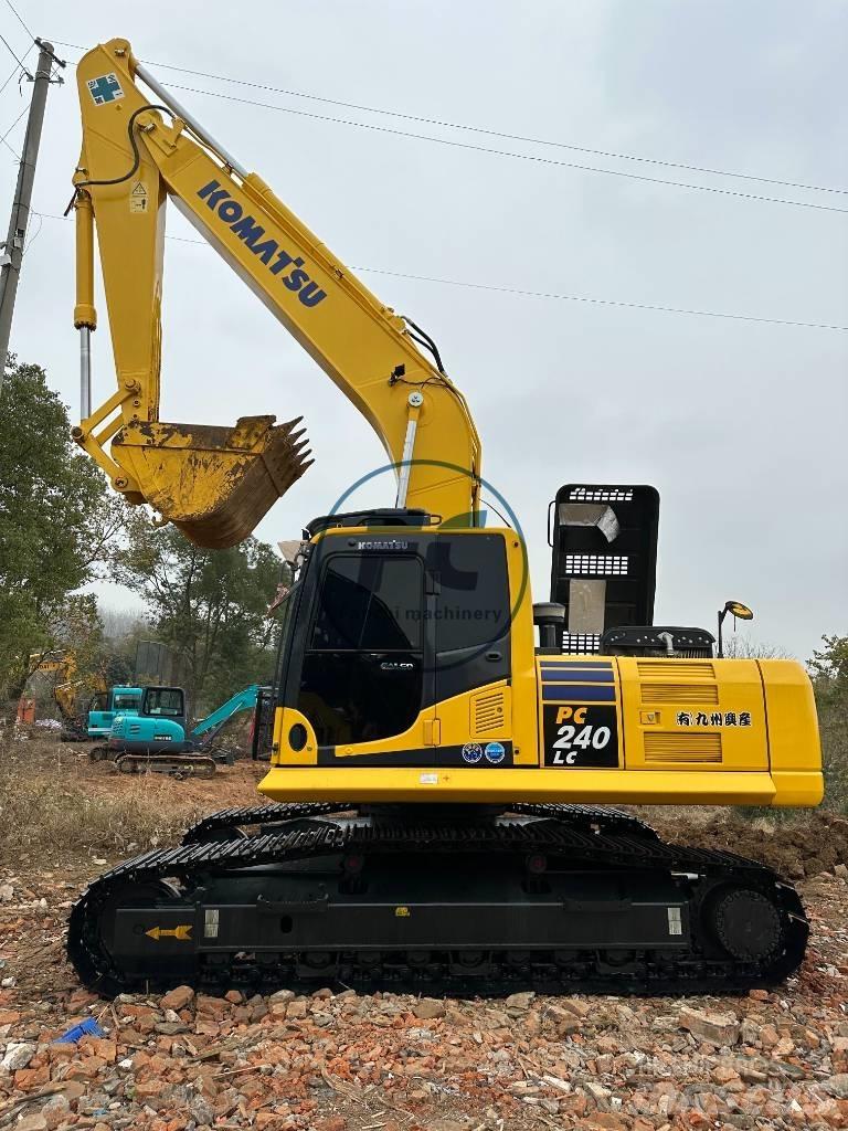 Komatsu PC 240-8 حفارات زحافة
