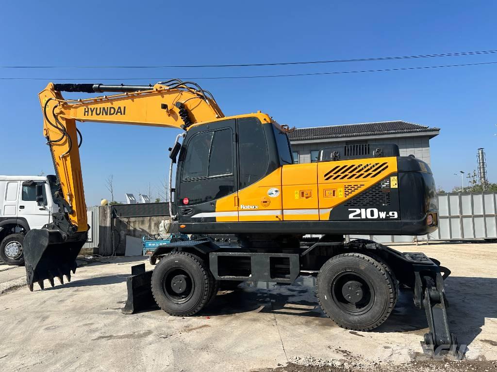 Hyundai R210W-9 حفارات بعجل