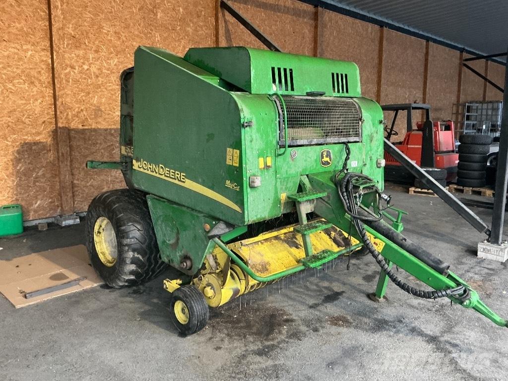 John Deere 578 محزمات مستديرة