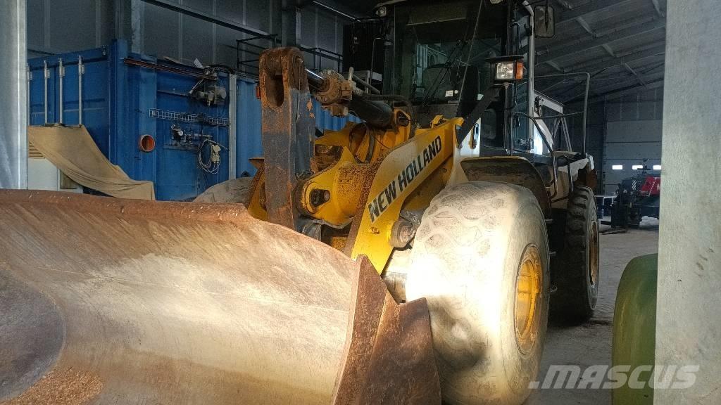 New Holland W 270 B لوادر بعجل