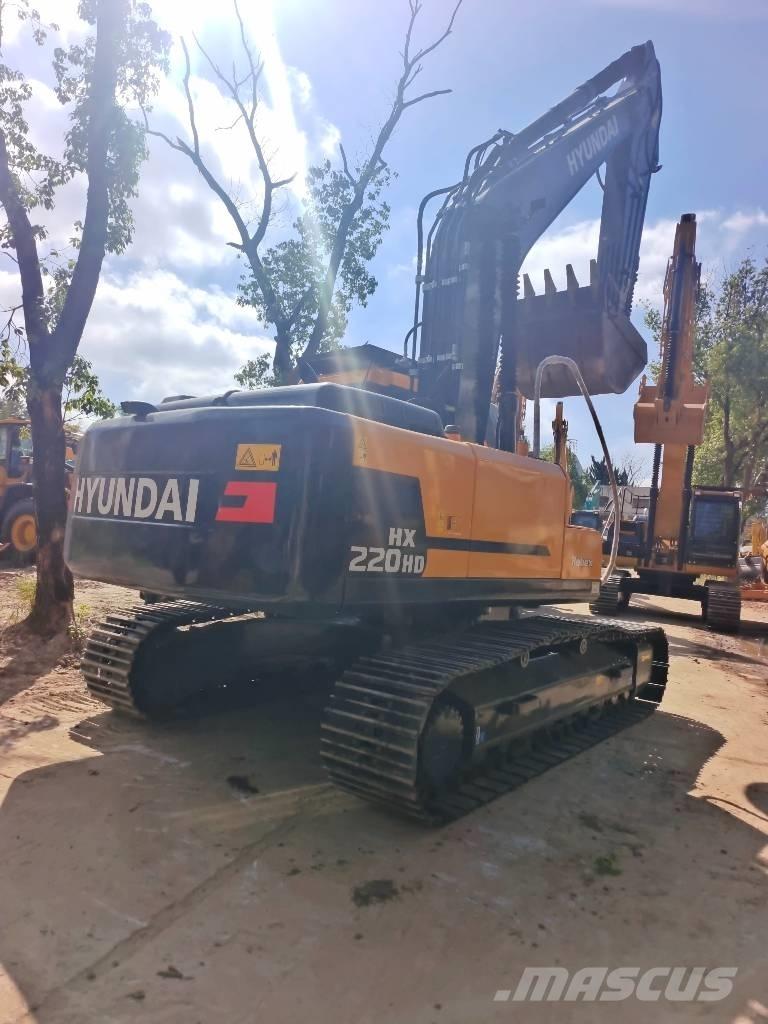 Hyundai HX220HD حفارات زحافة