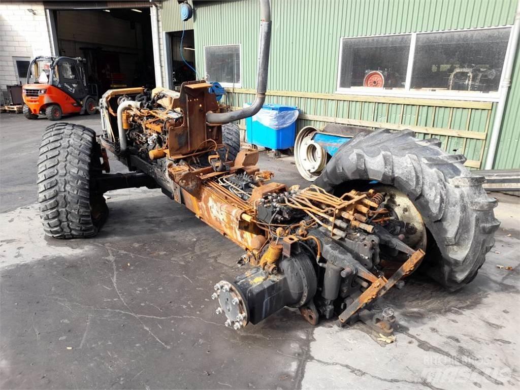 Valtra T 140 الجرارات