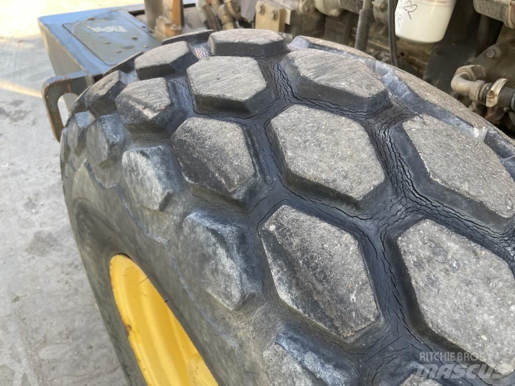 Bomag BW 177 DH-3 مداحل أحادية الأسطوانة