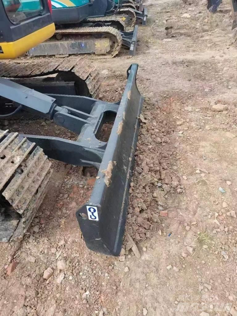 Komatsu PC 60 حفارات زحافة