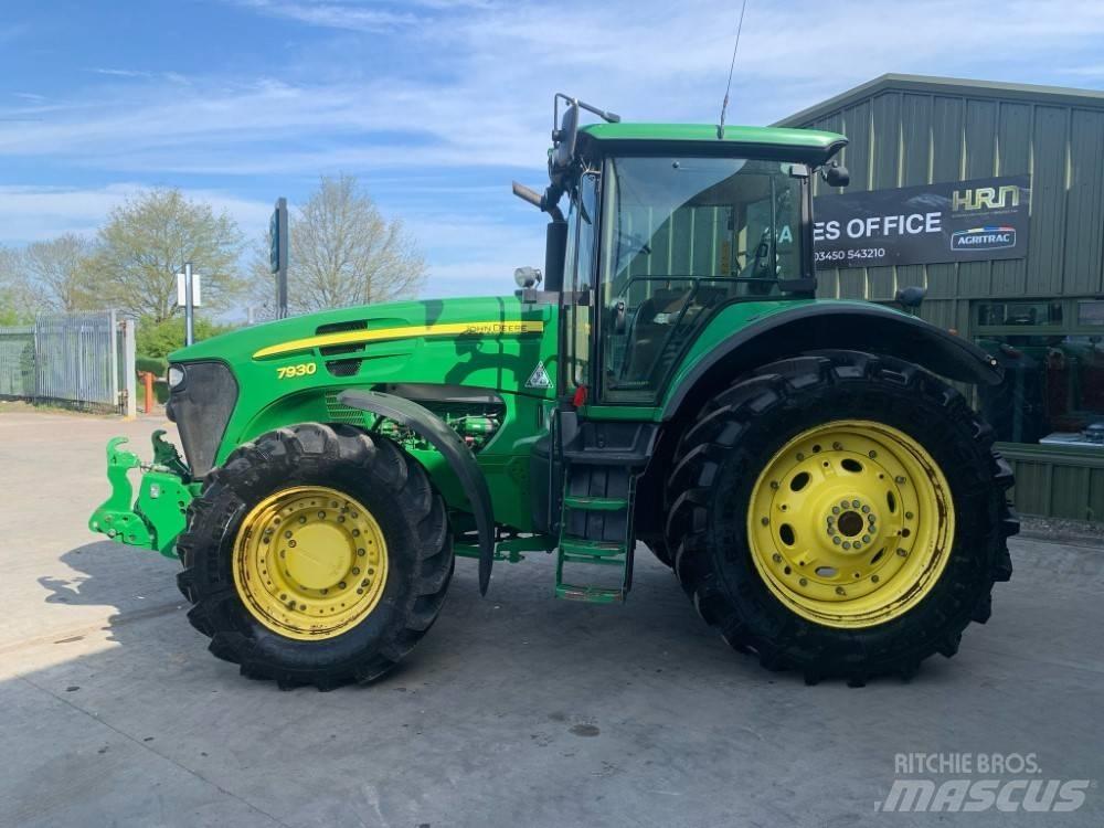 John Deere 7930 الجرارات