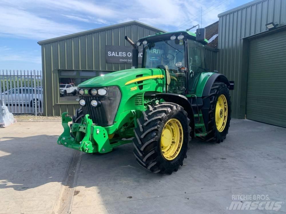 John Deere 7930 الجرارات