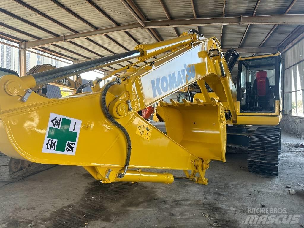 Komatsu PC 200-8 حفارات وسط 7 طن - 12 طن