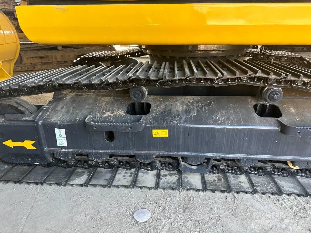 Komatsu PC 200-8 حفارات وسط 7 طن - 12 طن