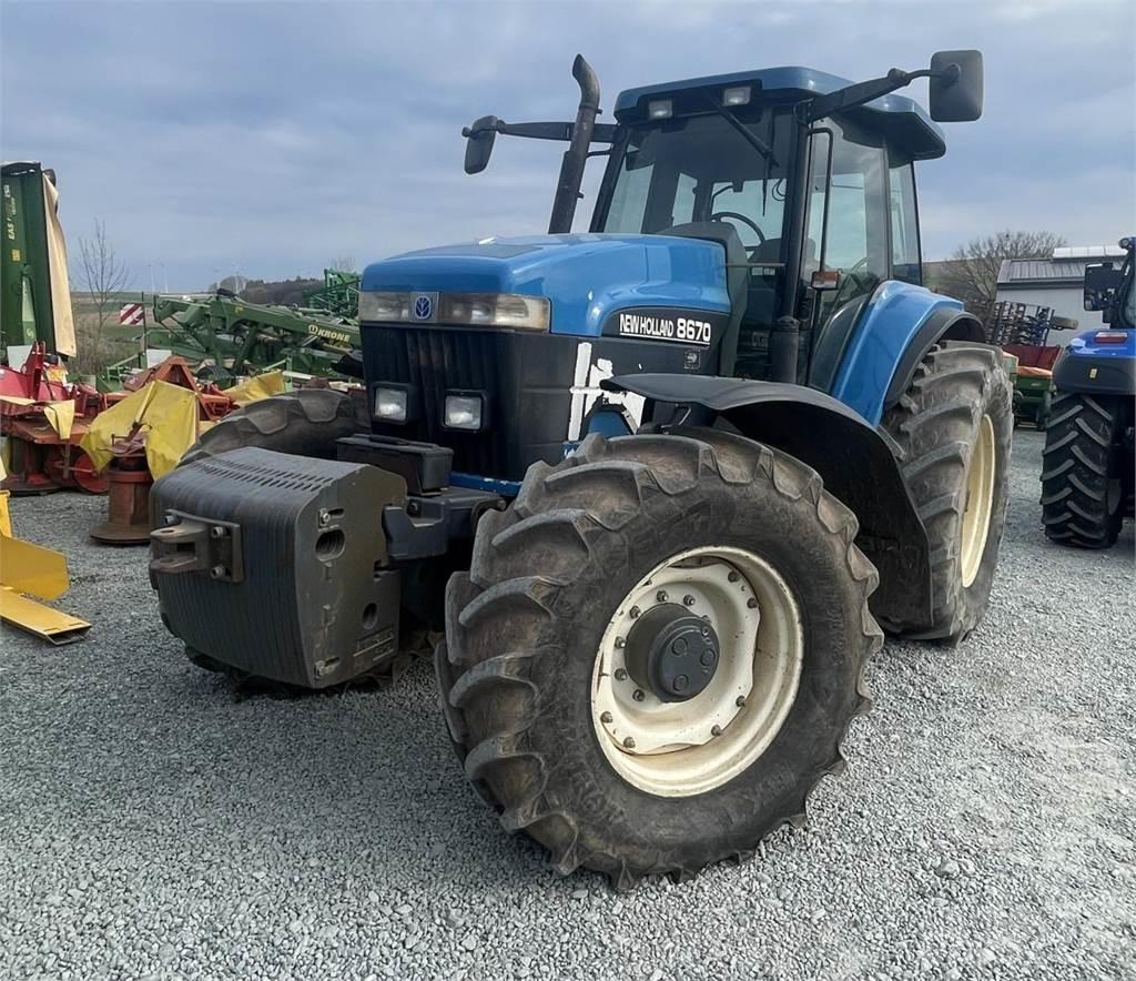 New Holland 8670 الجرارات