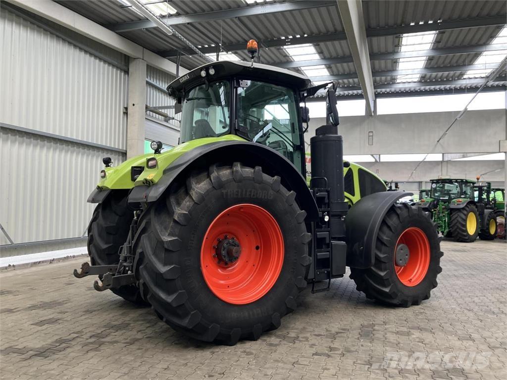 CLAAS Axion 930 الجرارات