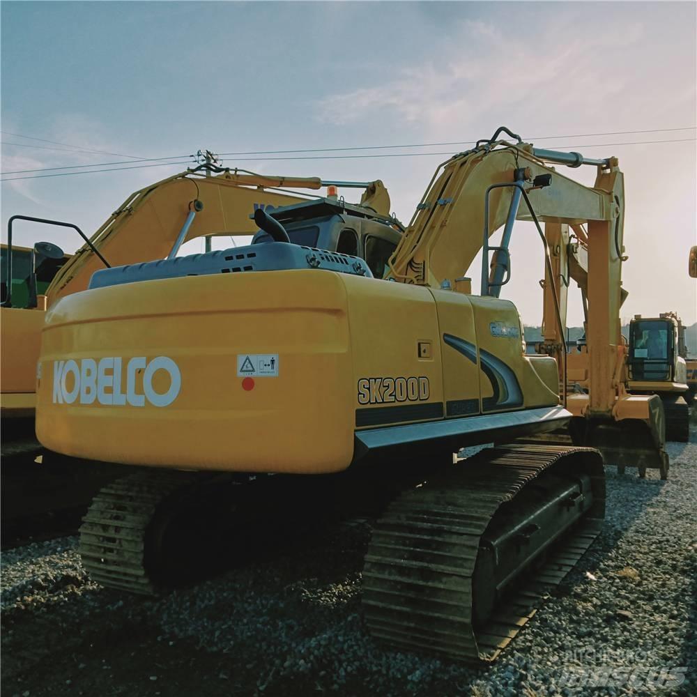 Kobelco SK200-8 حفارات زحافة