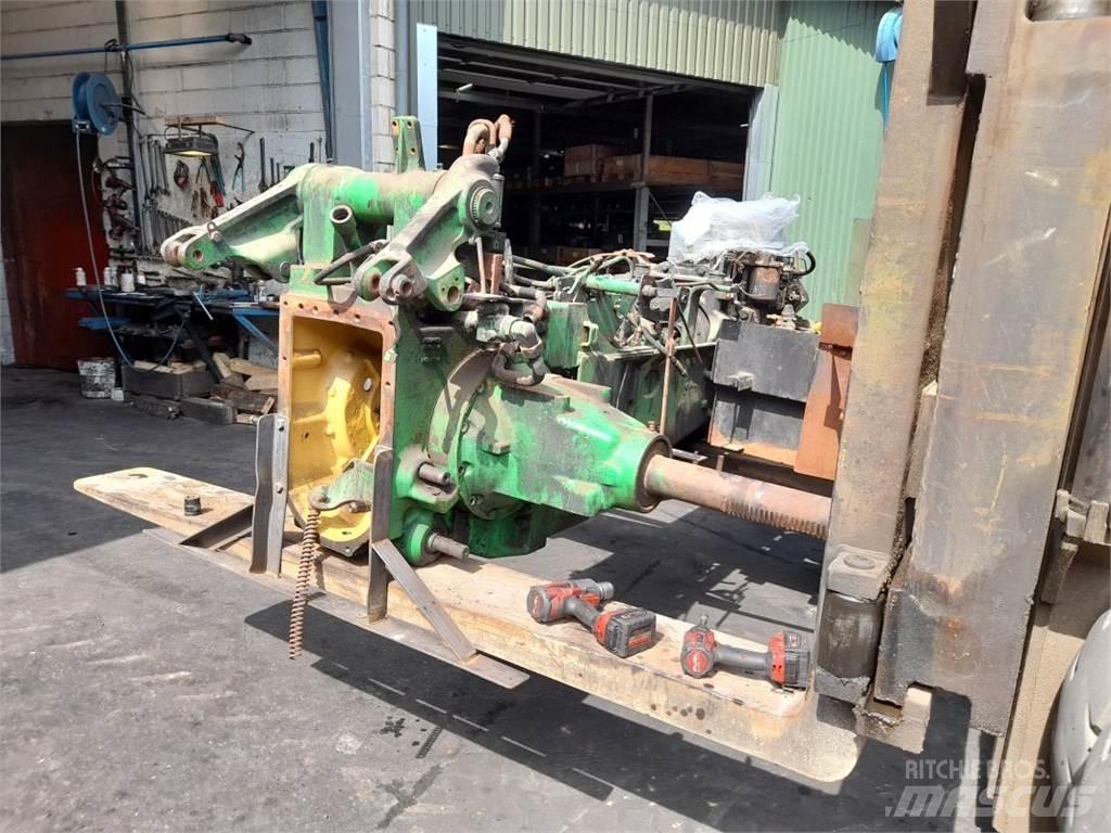 John Deere 7810 الجرارات