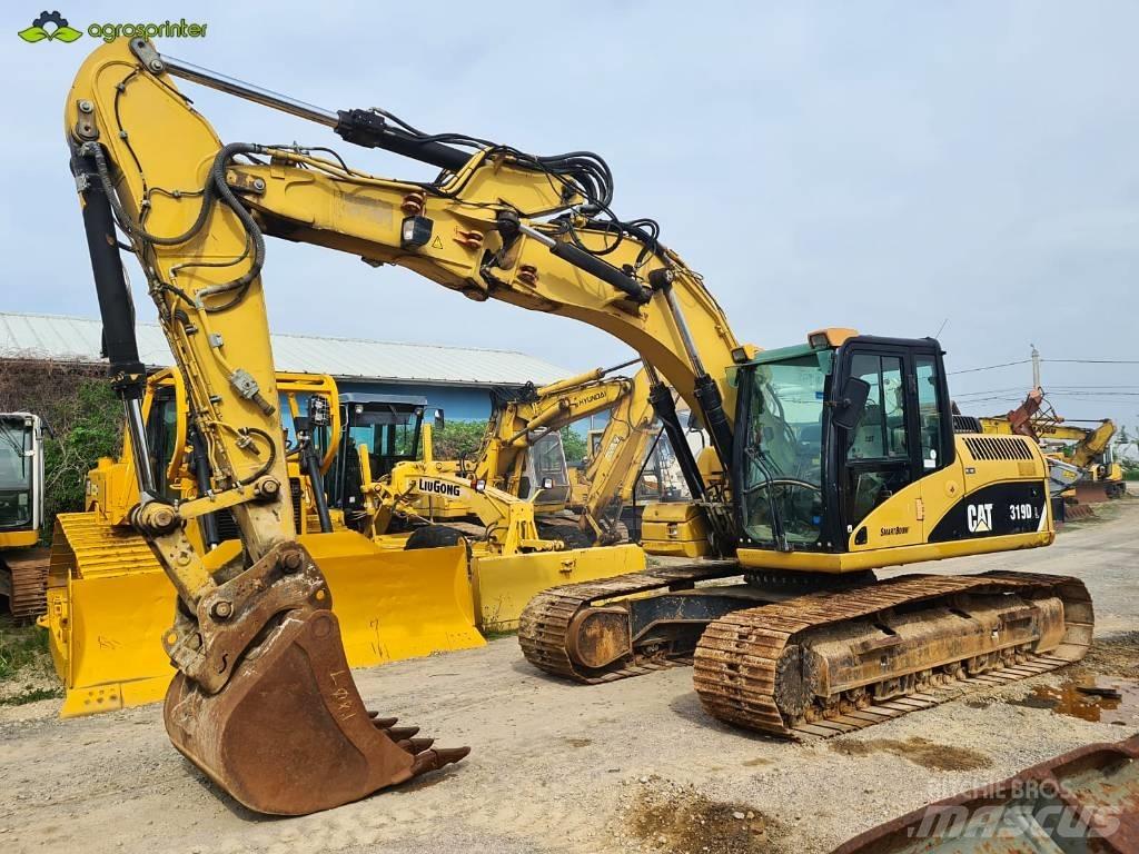CAT 319 D L حفارات زحافة