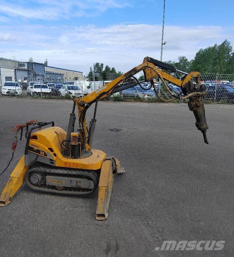 Brokk 90 حفارات هدم