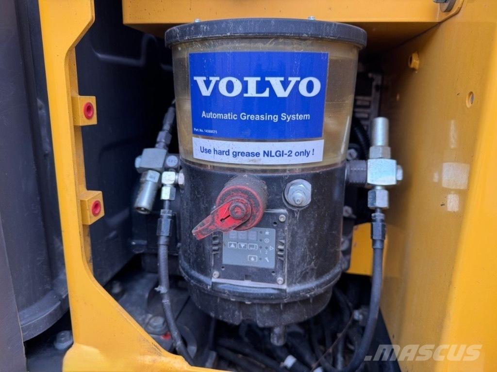 Volvo EW 160 E حفارات بعجل