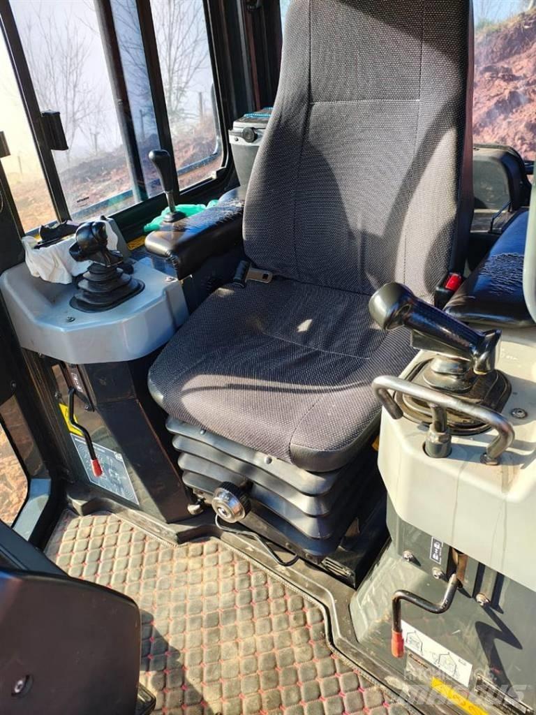 Komatsu D 51 EX-22 بلدوزرات مجنزرة