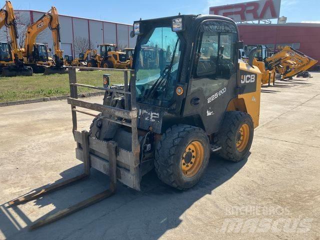 JCB 225 لوادر انزلاقية التوجيه