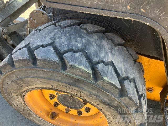 JCB 225 لوادر انزلاقية التوجيه