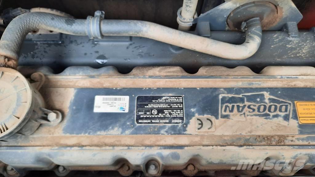 Doosan DX 300 LC-5 حفارات زحافة