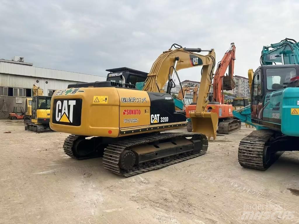 CAT 320 D حفارات زحافة