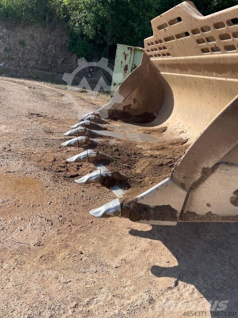 CAT 980 M لوادر بعجل