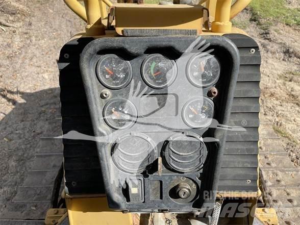CAT D3G XL بلدوزرات مجنزرة